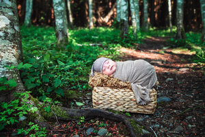 Nanaimo Outdoor Newborn Photography - Little Ginger Photography in Nanaimo, BC on Vancouver Island. Newborn Photographer in Nanaimo BC.
