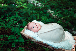 Nanaimo Outdoor Newborn Photography - Little Ginger Photography in Nanaimo, BC on Vancouver Island. Newborn Photographer in Nanaimo BC.