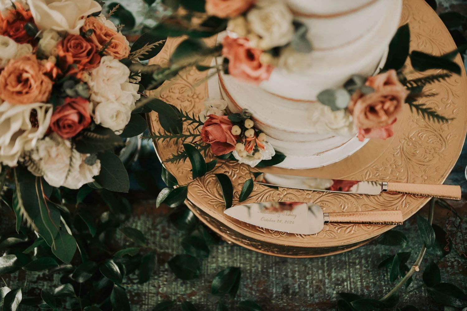 Rustic elegant wedding decor at The Barn at Paradise