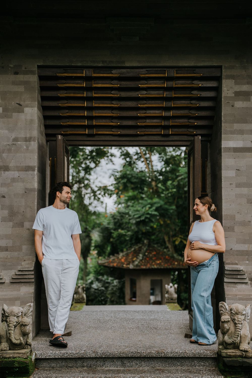 Maternity photoshoot at Tanah Gajah Ubud, Bali