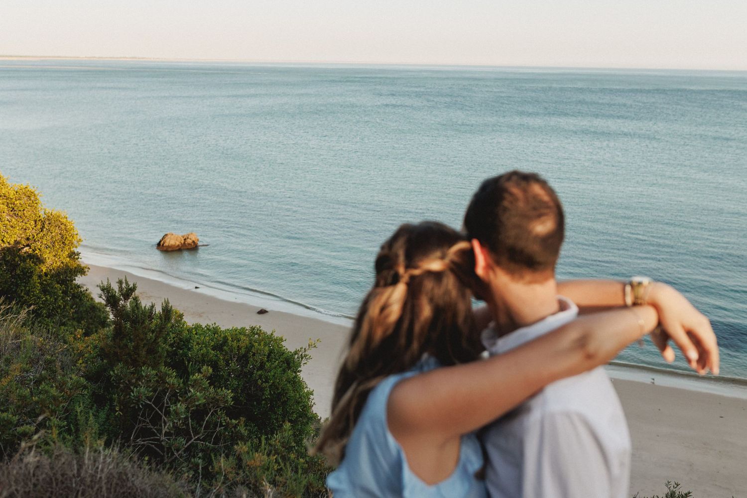 Pre-wedding photos in Setúbal overlooking Praia dos Galapinhos coastline