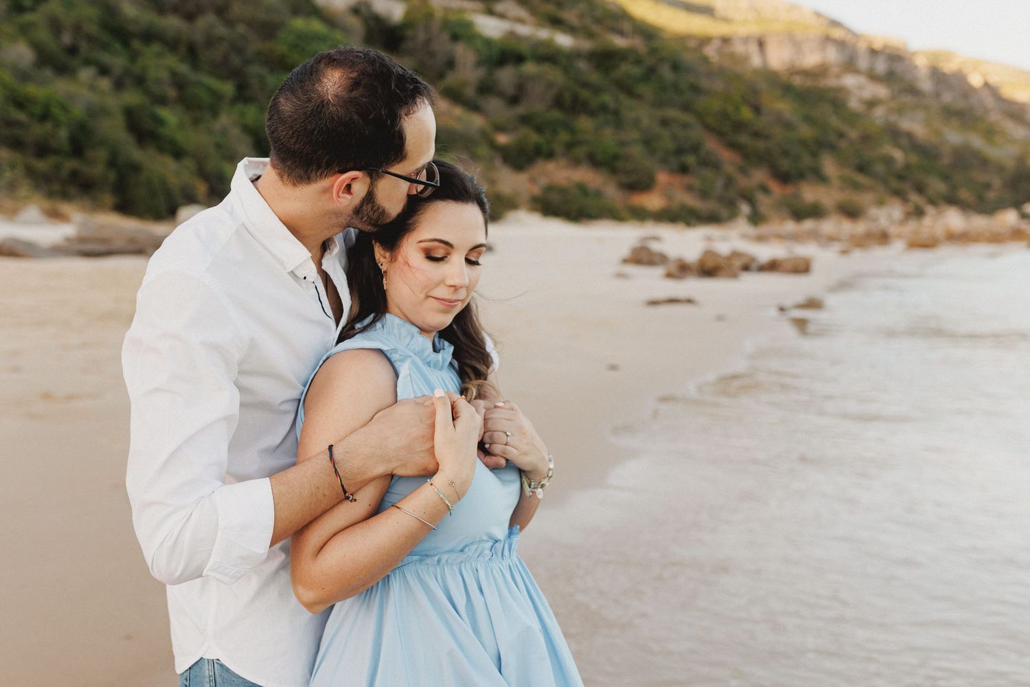 Romantic pre-wedding photos in Setúbal with couple smiling by the sea