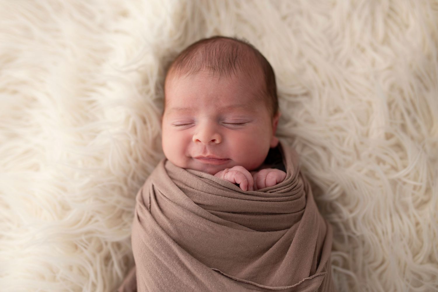 newborn baby photoshoot by little wonderland photography widnes cheshire runcorn frodsham warrington st helens liverpool