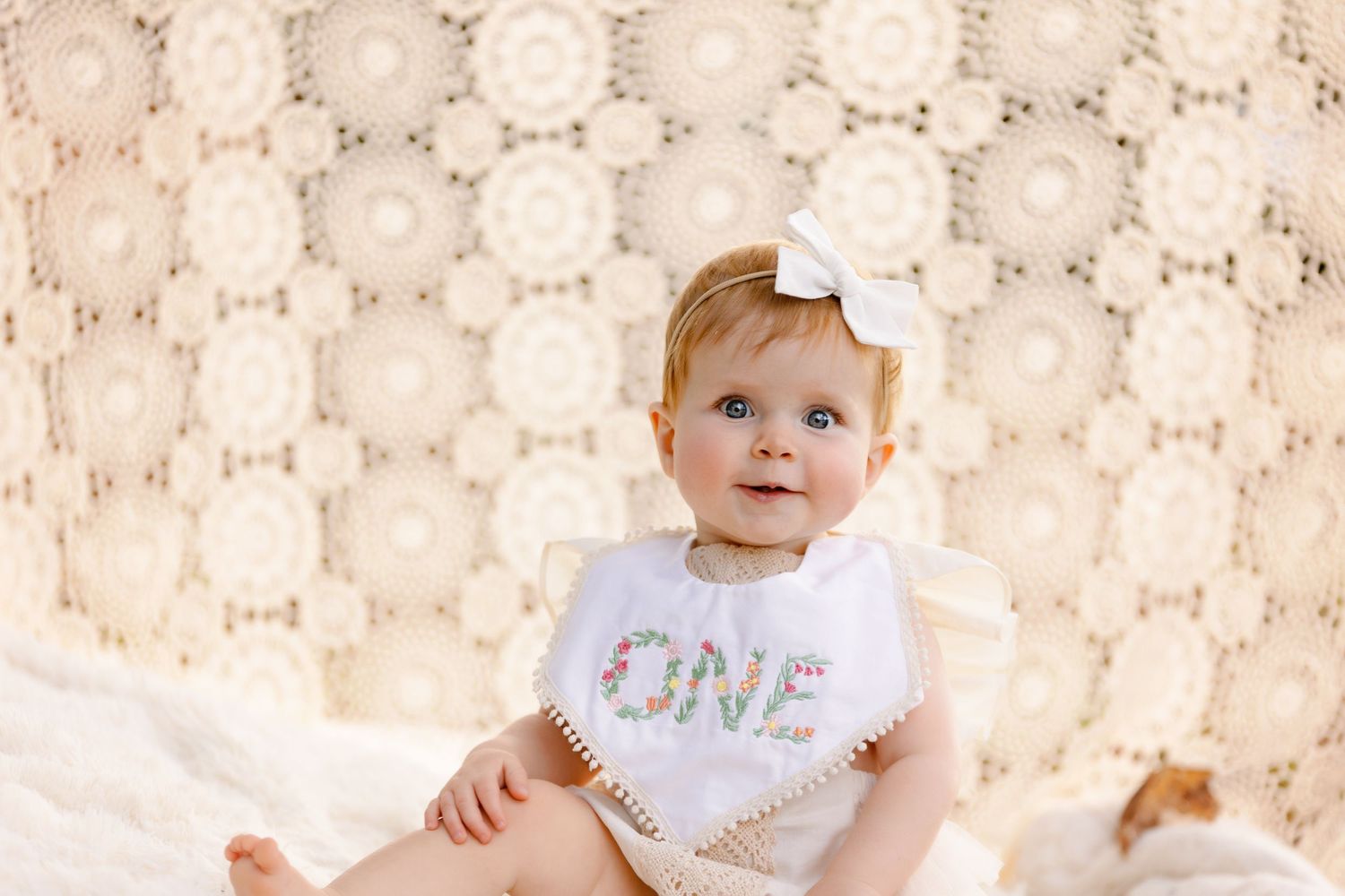 One year old smash the cake. Greenville sc newborn photographer, Easley sc newborn photographer, Upstate sc newborn photographer