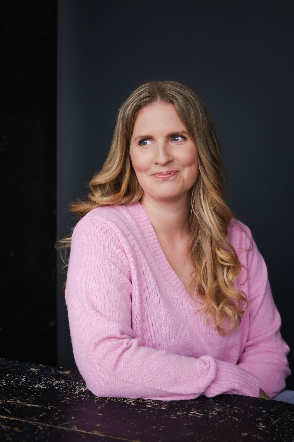 Jenna Mullinger in an engaging headshot/portrait taken in the studio in Grey Lynn Auckland by photographer, actress,  artist Amanda Billing.