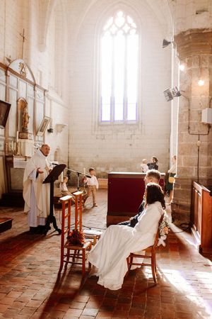 cérémonie religieuse catholique à l'église