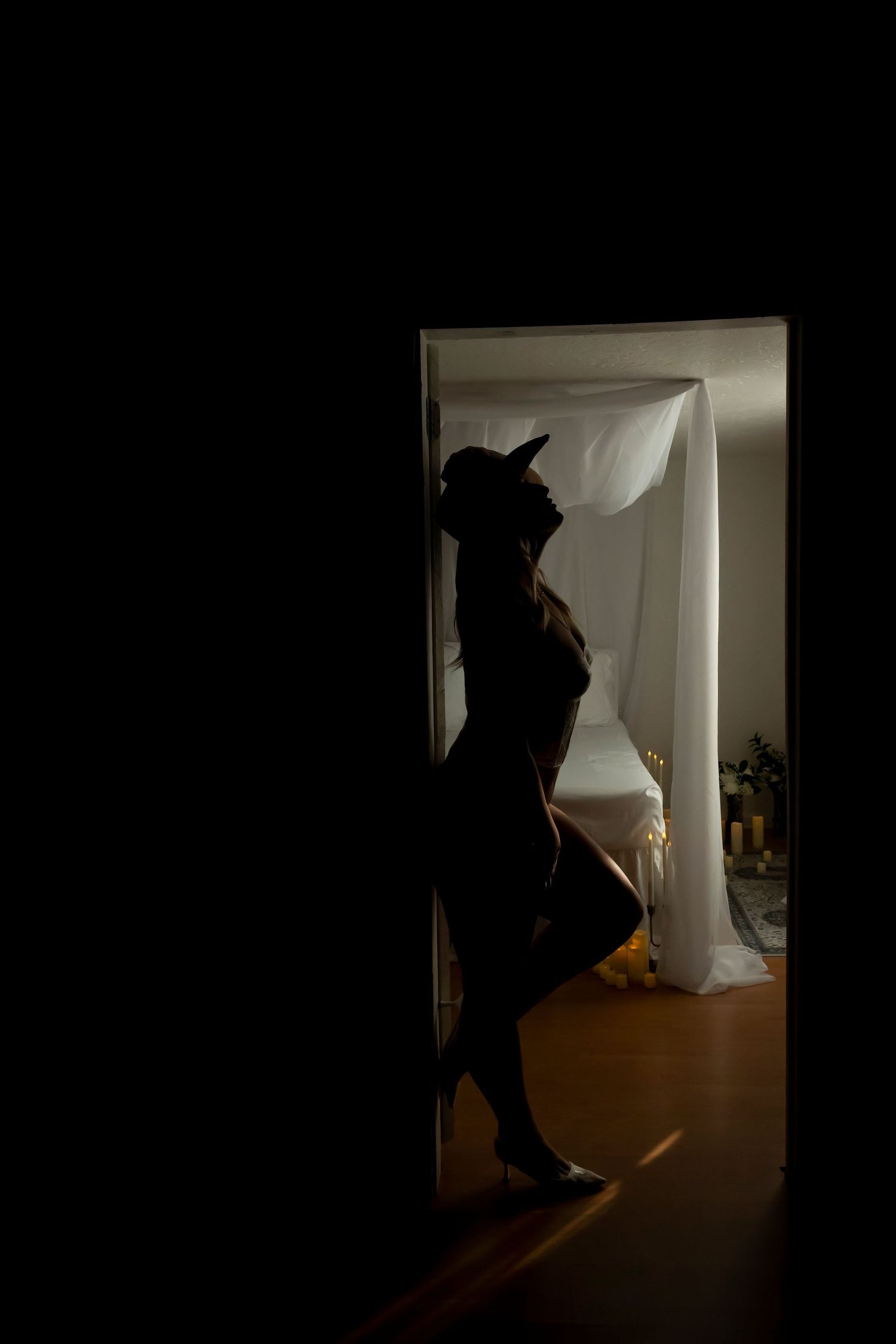 Boise Boudoir photographer, silhouette in bedroom doorway