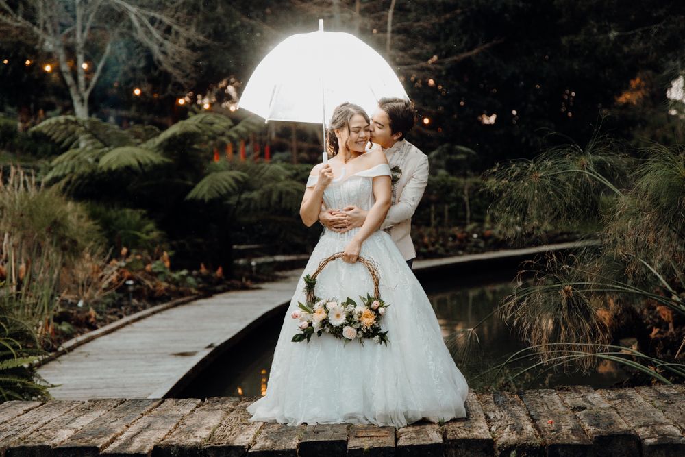Newly wed couple enjoying their moment in Winsford Gardens. Captured by Apertured Media-Auckland Wedding Photographer