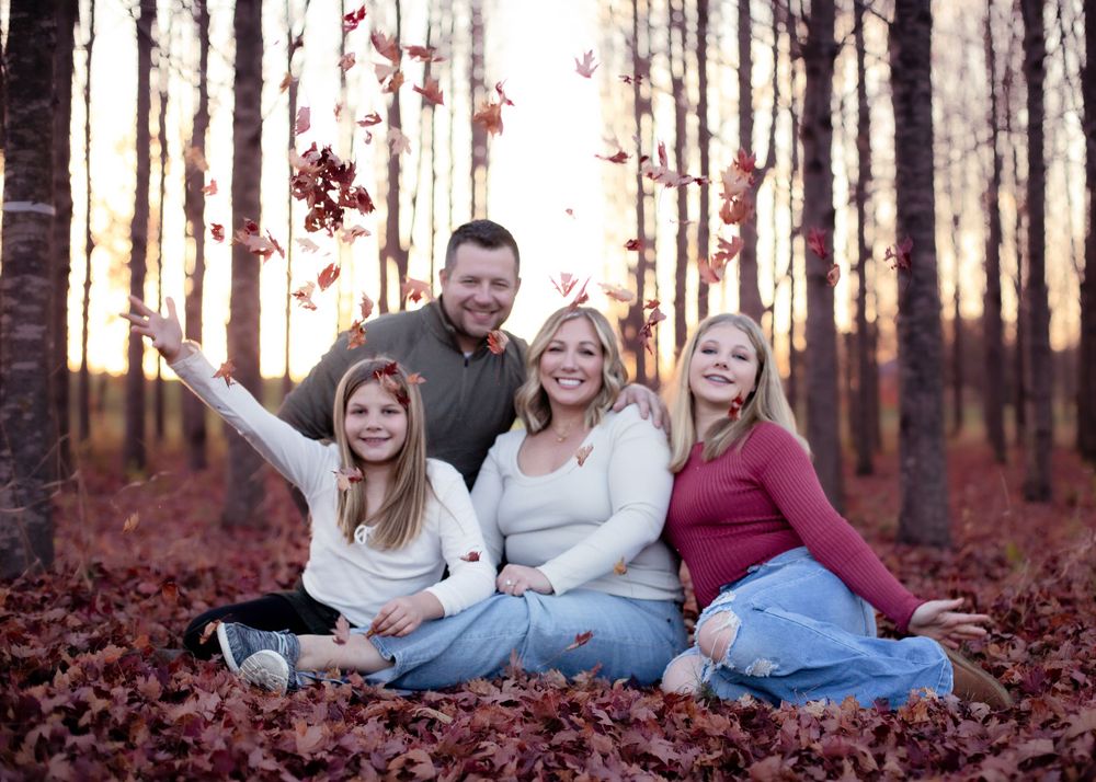 family photographer outdoors natural light fall Jessica Roth Photography Janesville Wisconsin Professional Photographer dogs welcome