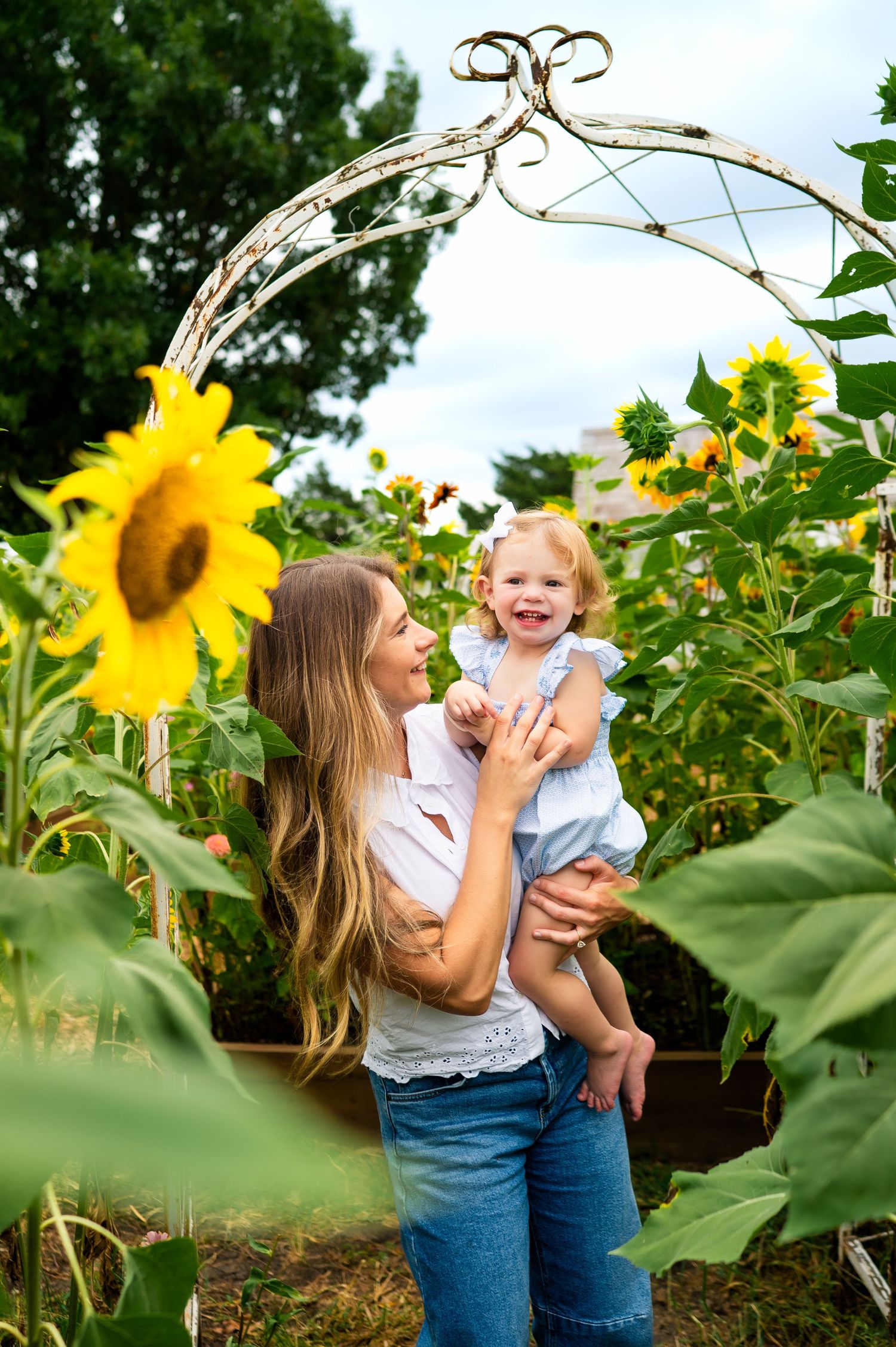 dallas mommy and me summer sunflower mini photo session; mother daughter photoshoot by mesquite family photographer