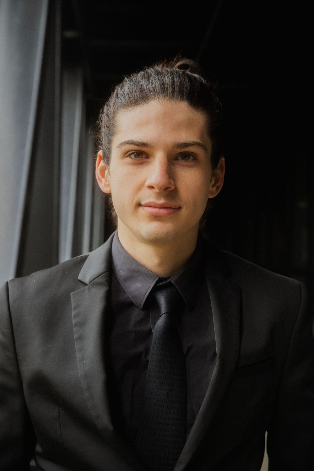 Casual and friendly headshot in Los Angeles for personal branding and business use