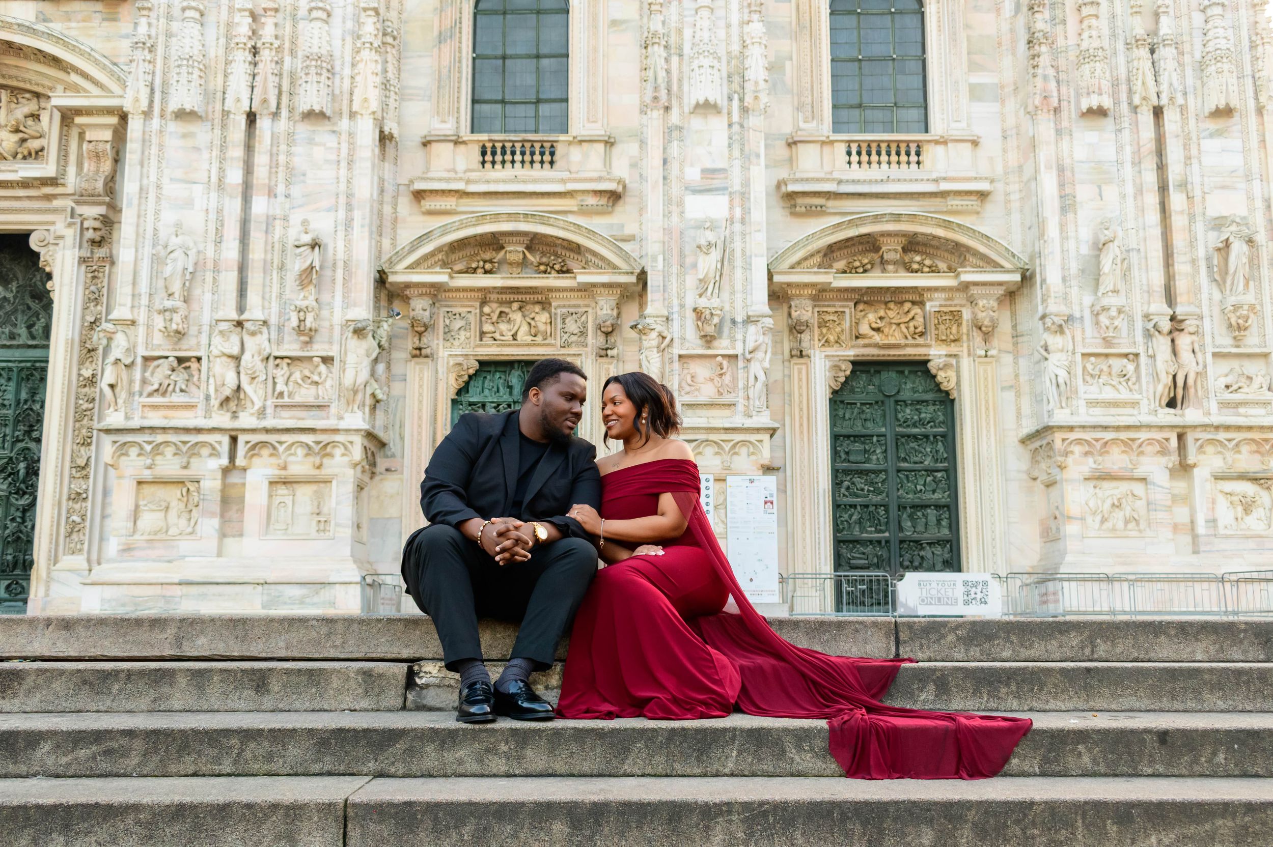 Celebrate your connection with a professional couple photoshoot in Milan. Unique urban settings for engagement, pre-wedding, and anniversary