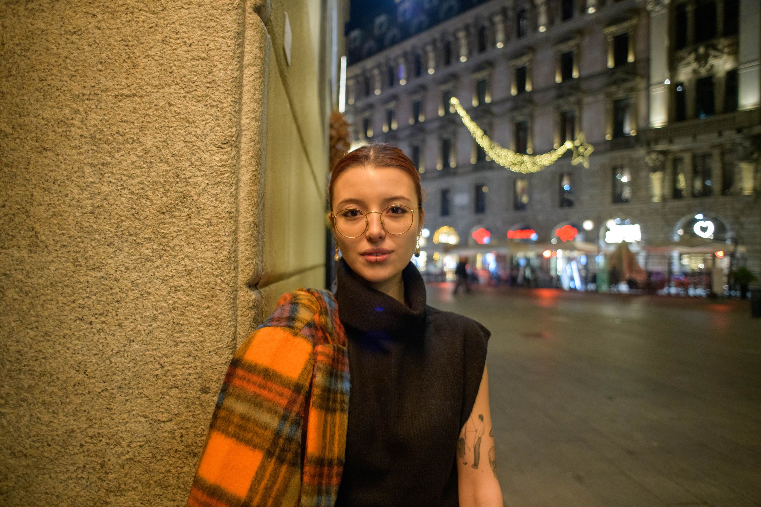 Express your essence through powerful urban portraits in Milan. Perfect for creatives, entrepreneurs, and personal branding