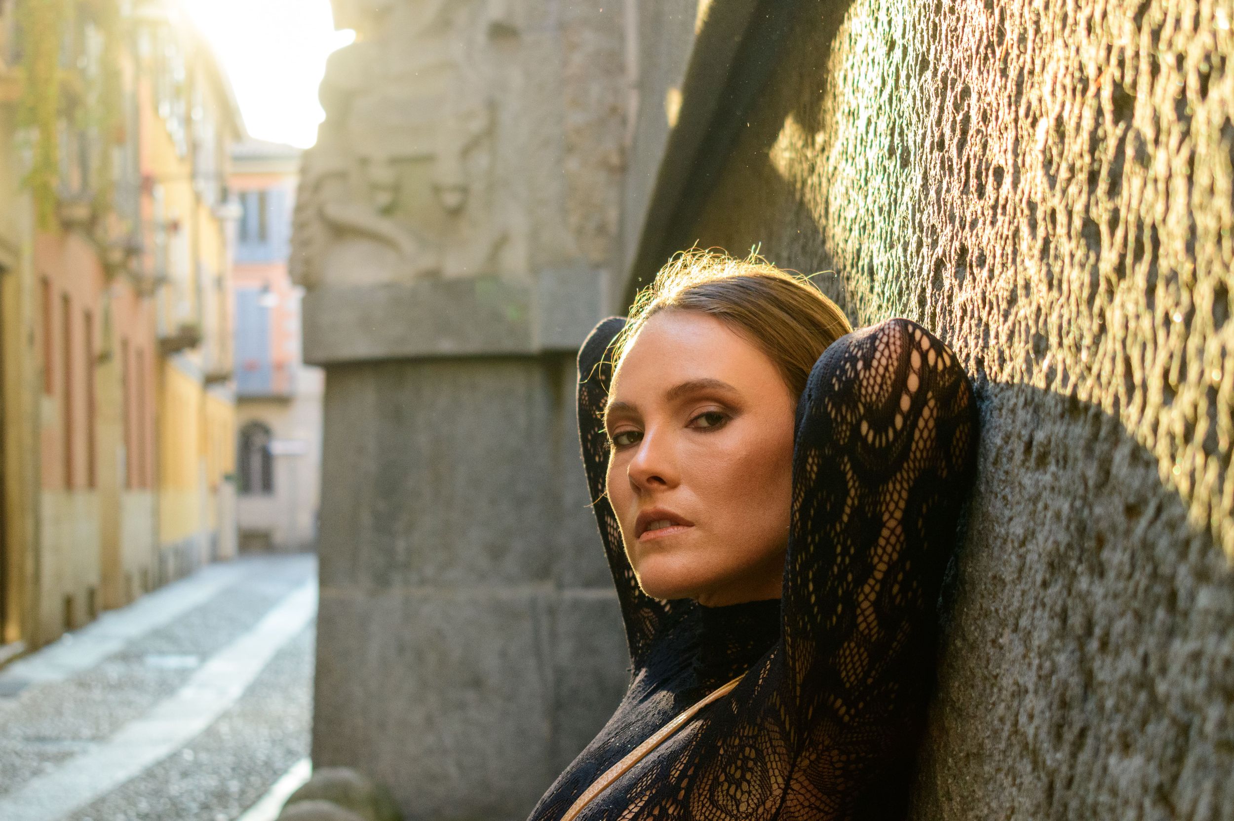 Striking city portraits that highlight your unique style.Milan’s urban landscape is the perfect backdrop for bold and expressive photography