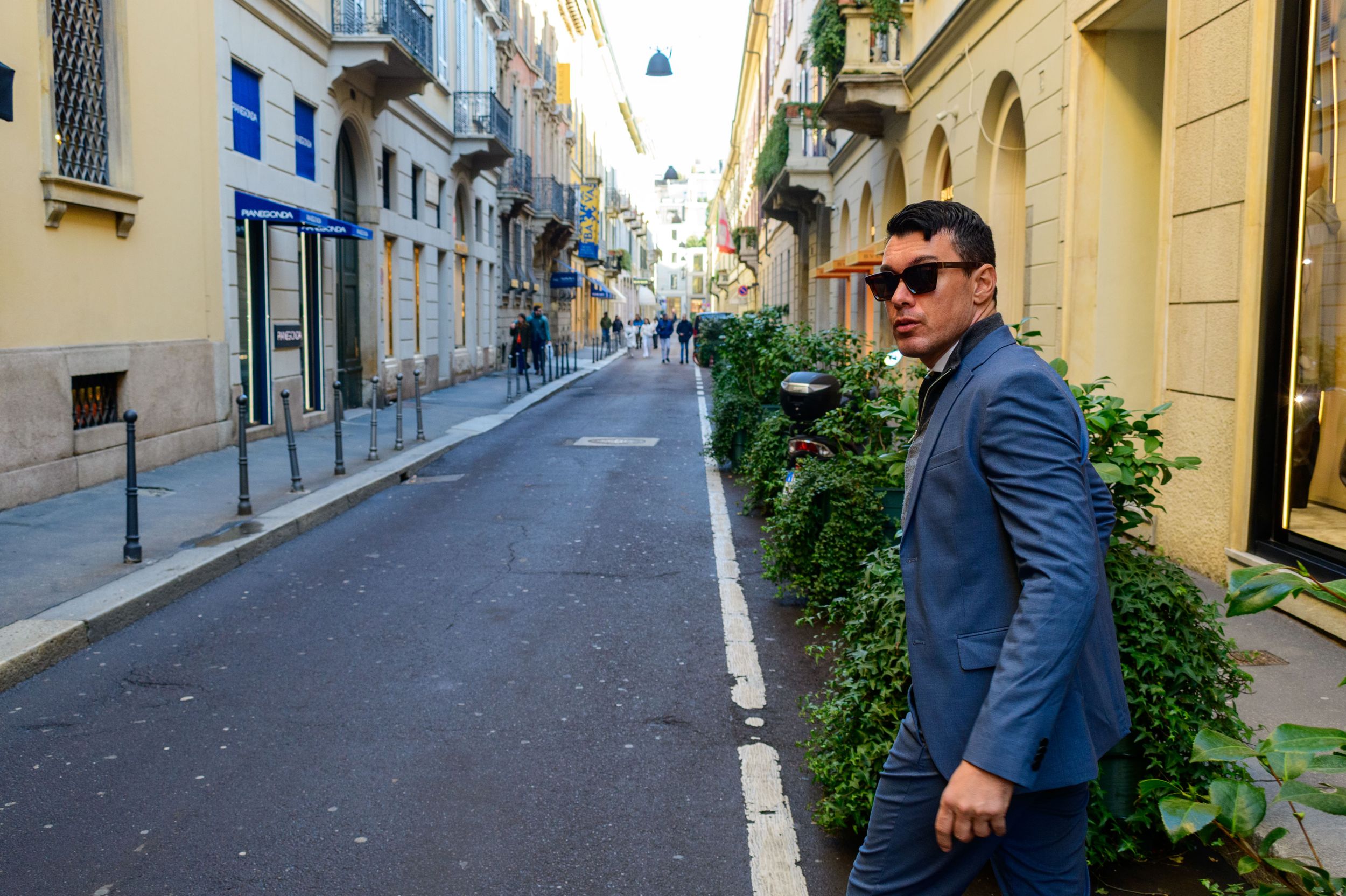 Capture your personality with creative portrait photography in Milan. Natural light, urban textures, and authentic emotions.