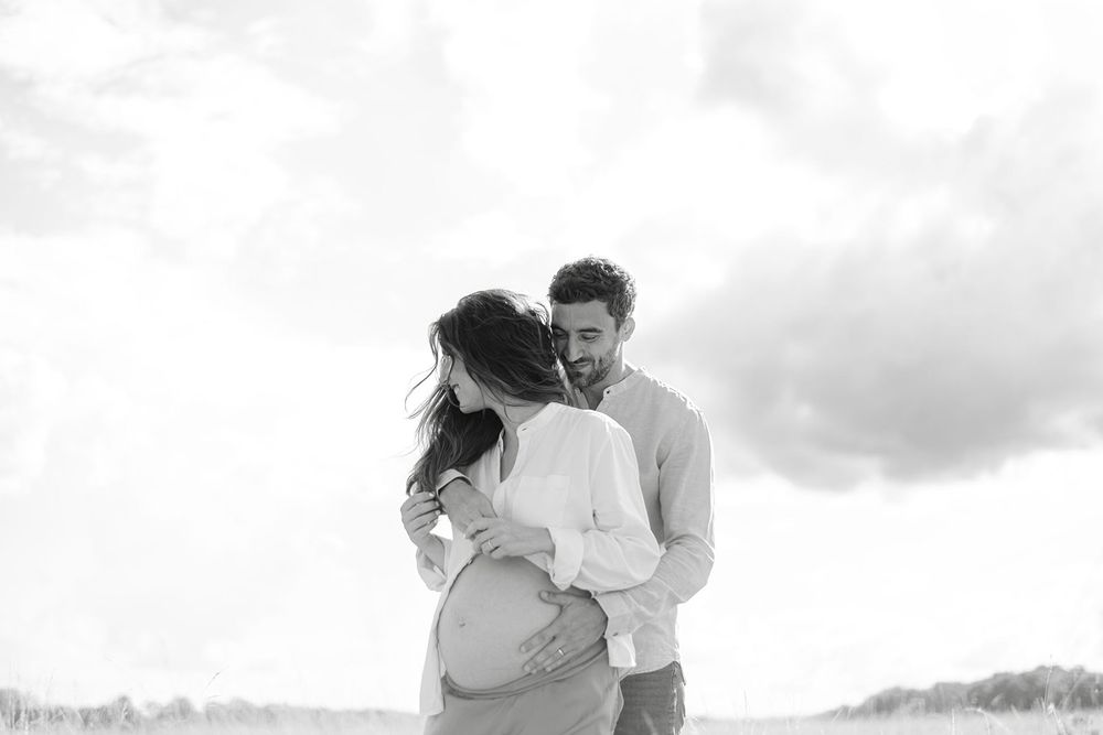Romantic maternity portrait in Geneva, Switzerland