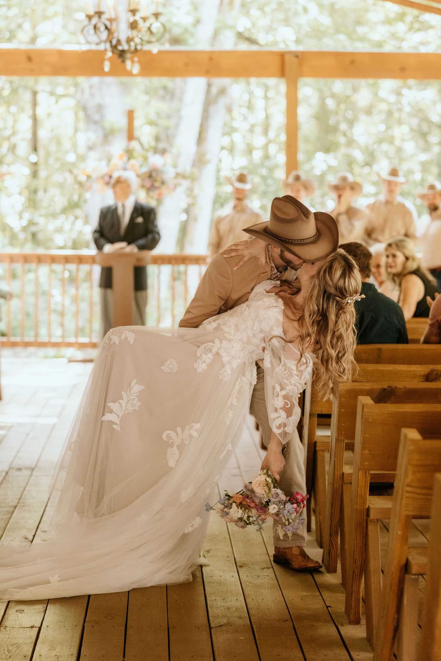 photograph of first kiss at the barn at big oak in franklin