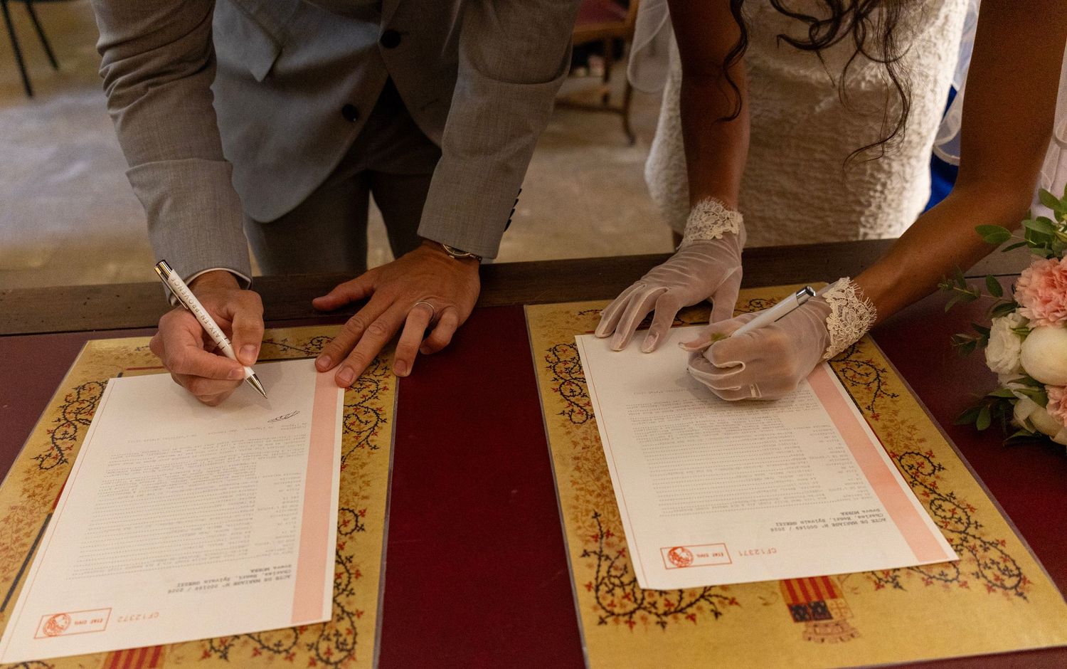 Signature des registres lors d’une cérémonie de mariage à Aix-en-Provence