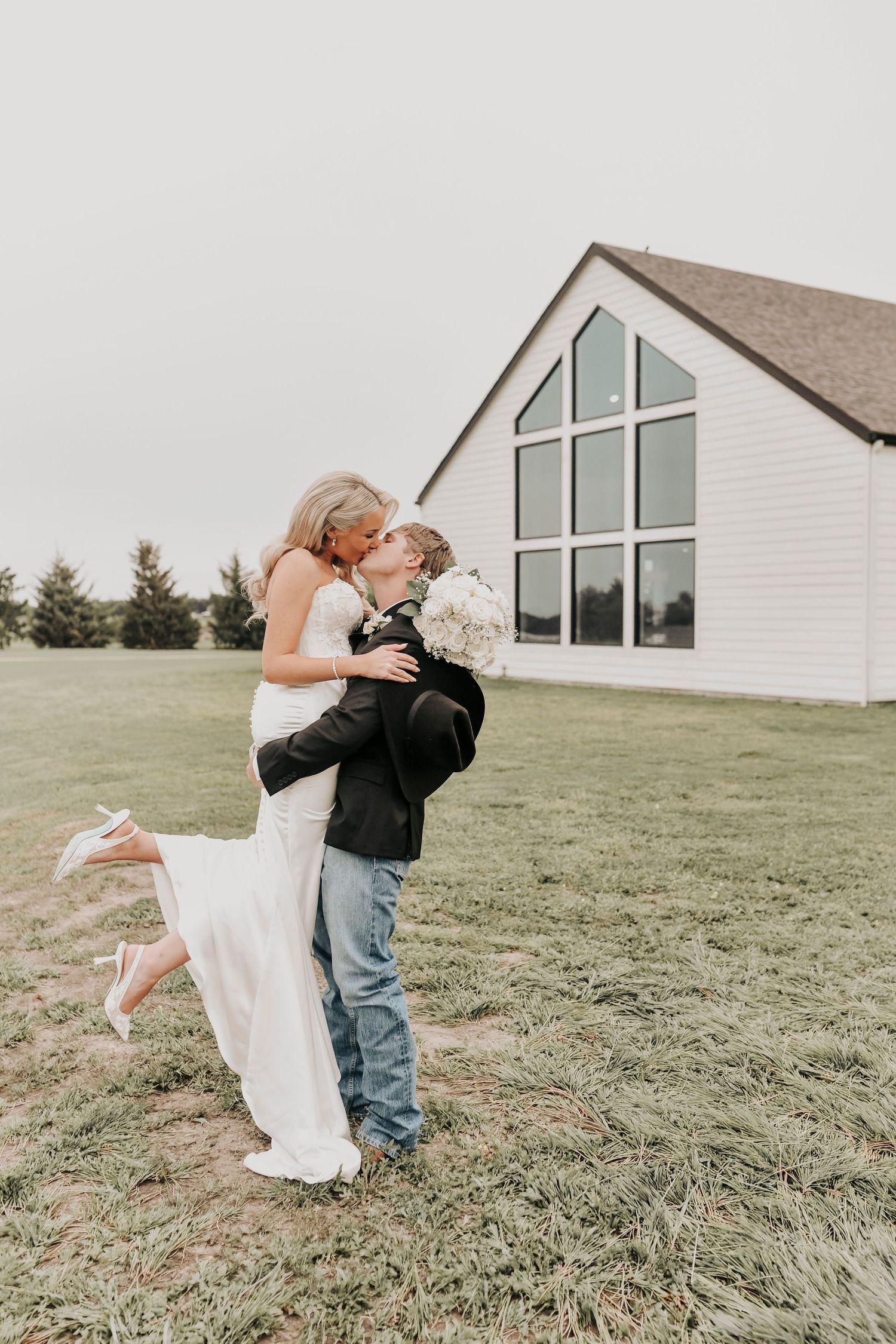 Romantic newlywed photographs in North Texas