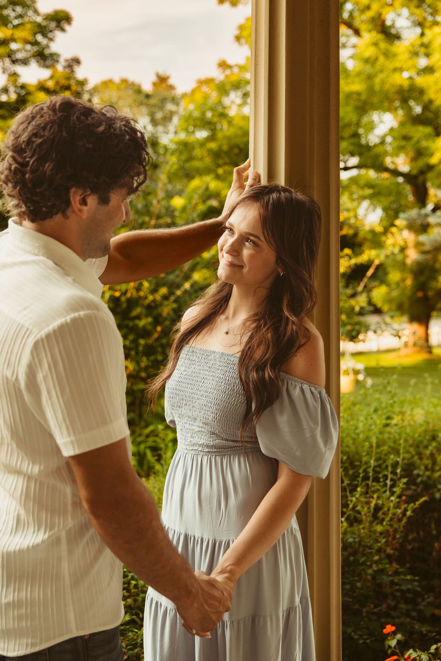 Michigan Sunset Love: A Couple's Golden Hour Photo Shoot