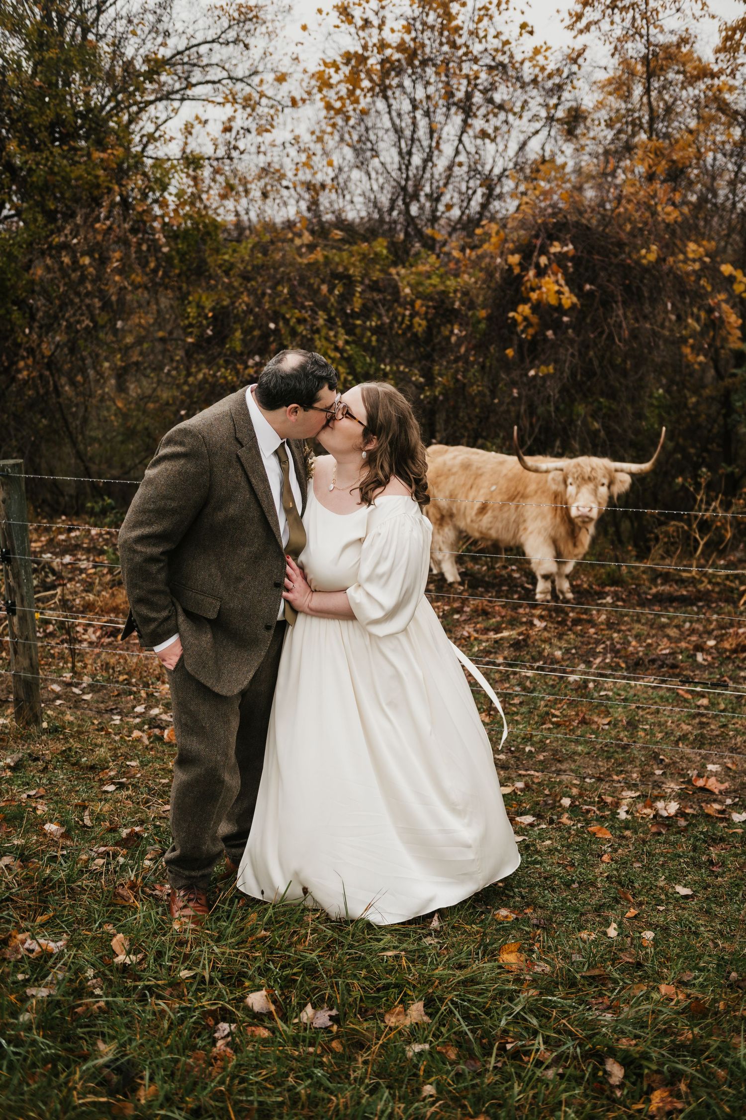 Akron winter wedding at O'Neil House in Ohio Microwedding at Ohio bed and breakfast