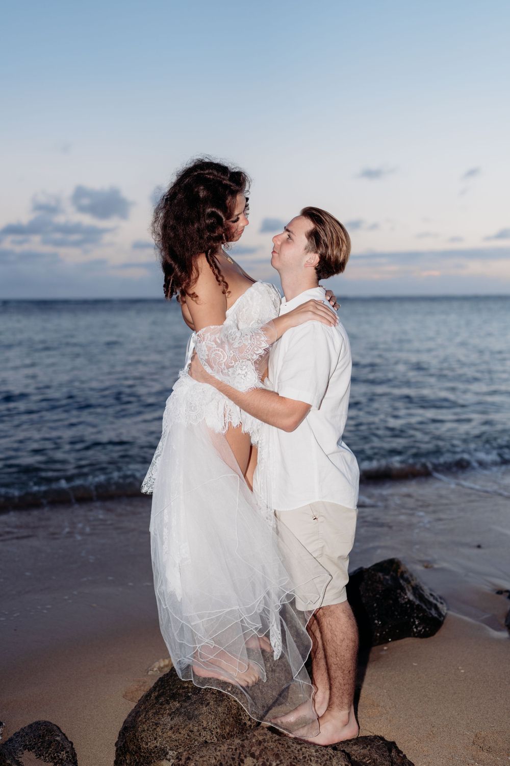 Wedding photographer Oahu Hawaii
Couple Photoshoot 
wedding at the beach photoshoot
Beach wedding Oahu Hawaii
Beach ceremony Oahu Hawaii