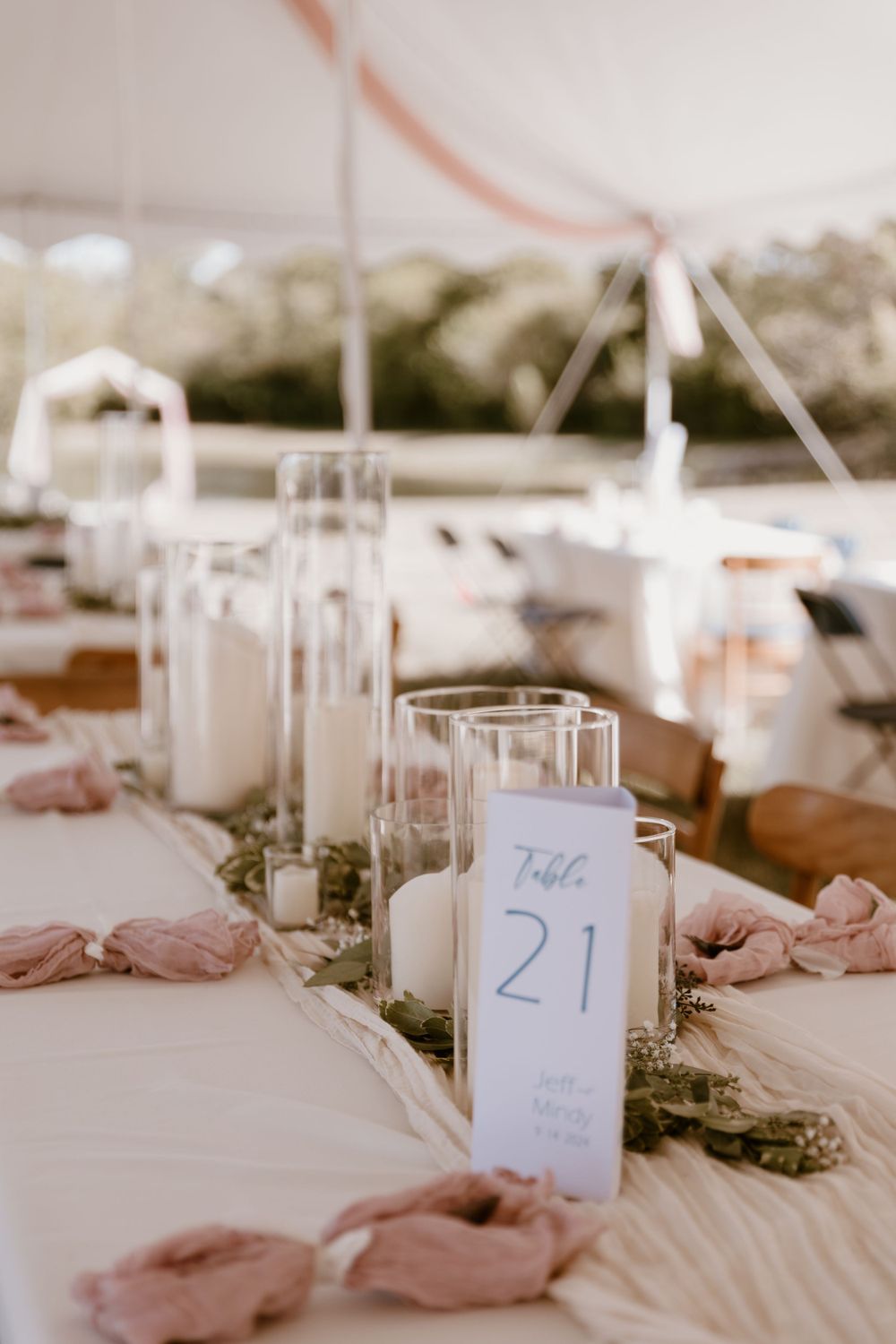 wedding tablescape for summer backyard wedding in Ohio photography by Vicci Photo Dayton Ohio Photographer