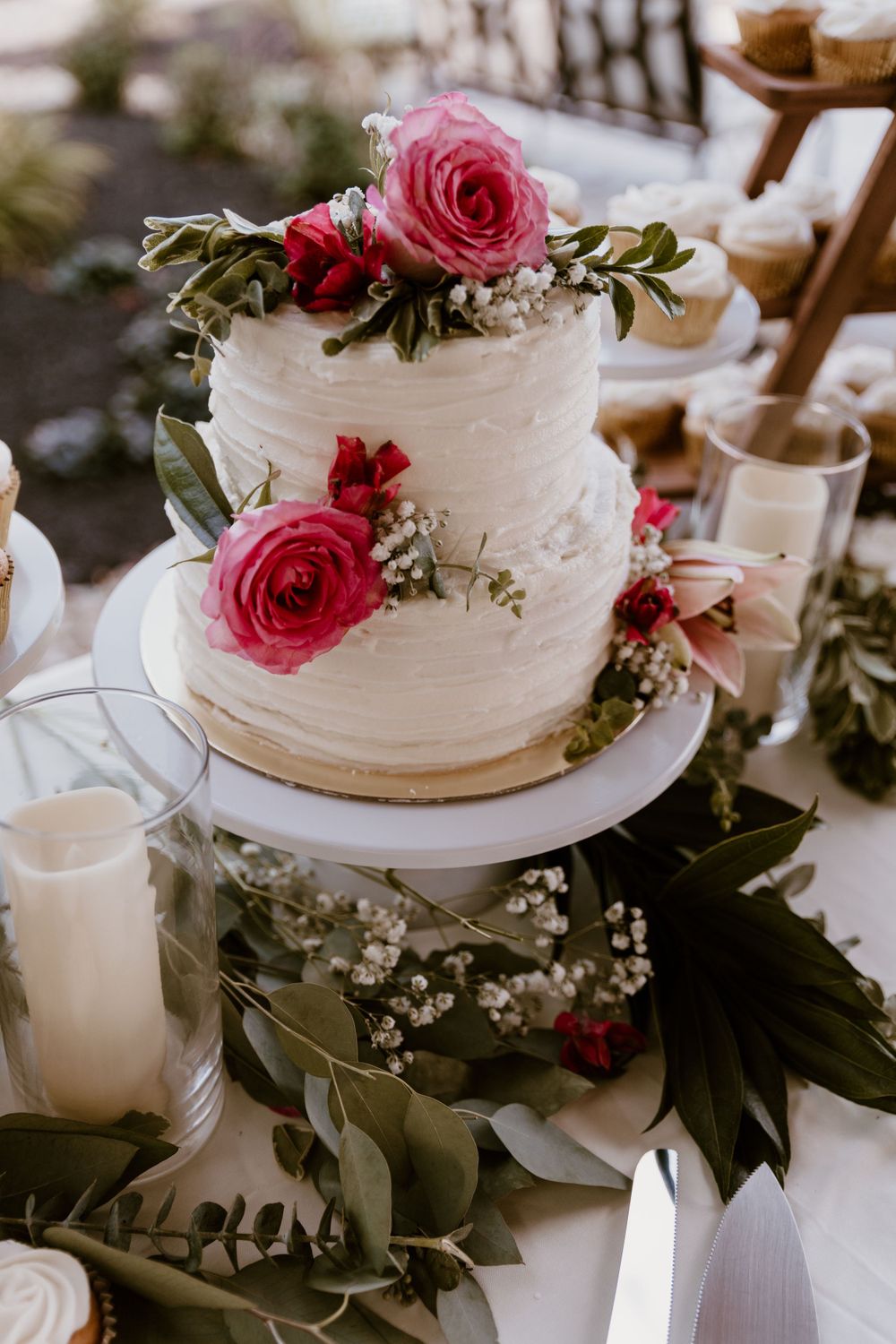 Wedding Cake for summer backyard wedding in Ohio photography by Vicci Photo Dayton Ohio Photographer
