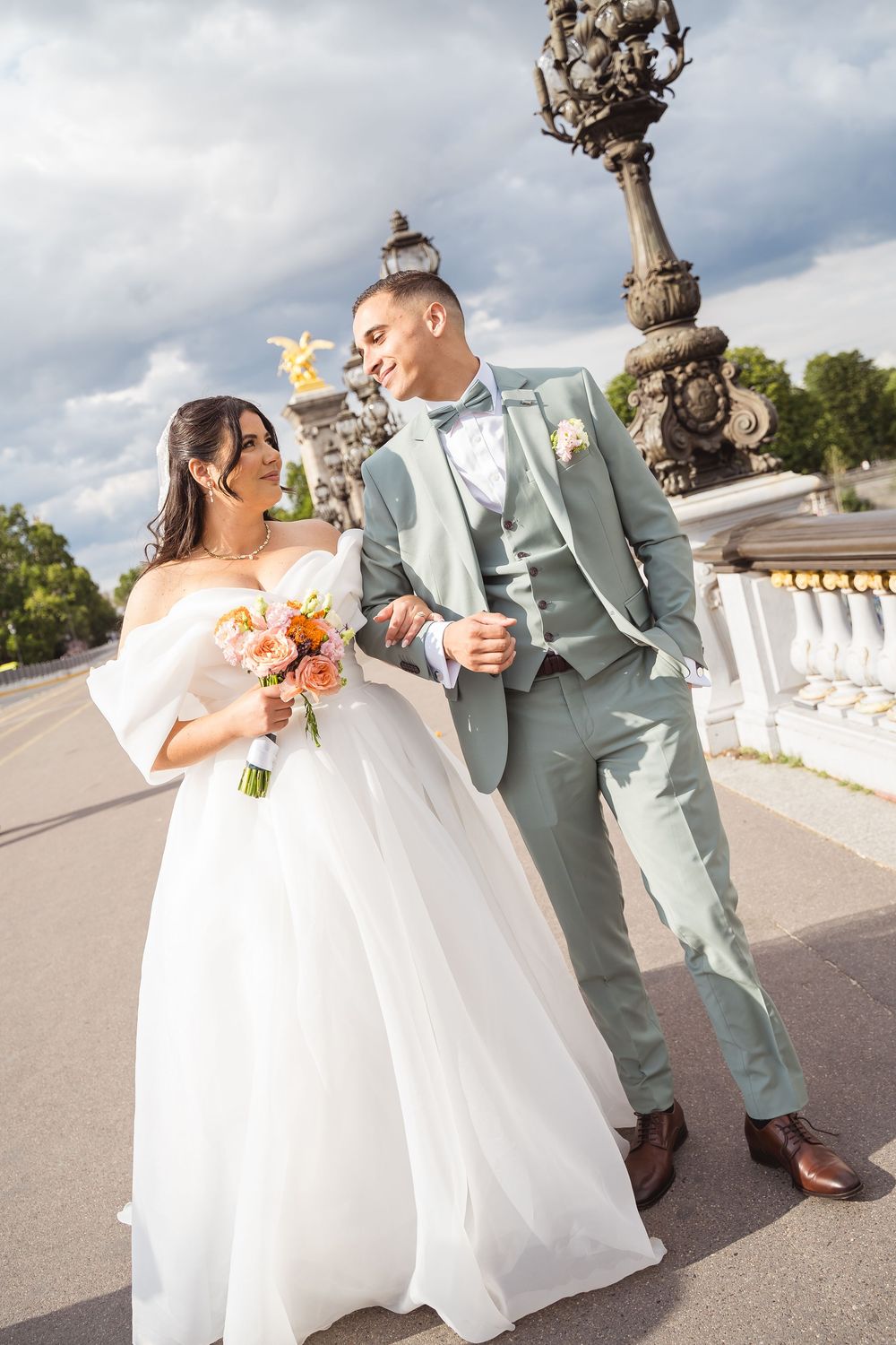 Photographe de mariage yvelines
photographe de mariage poissy 
photographe poissy
créatrice de contenu mariage 
pont Alexandre iii couple