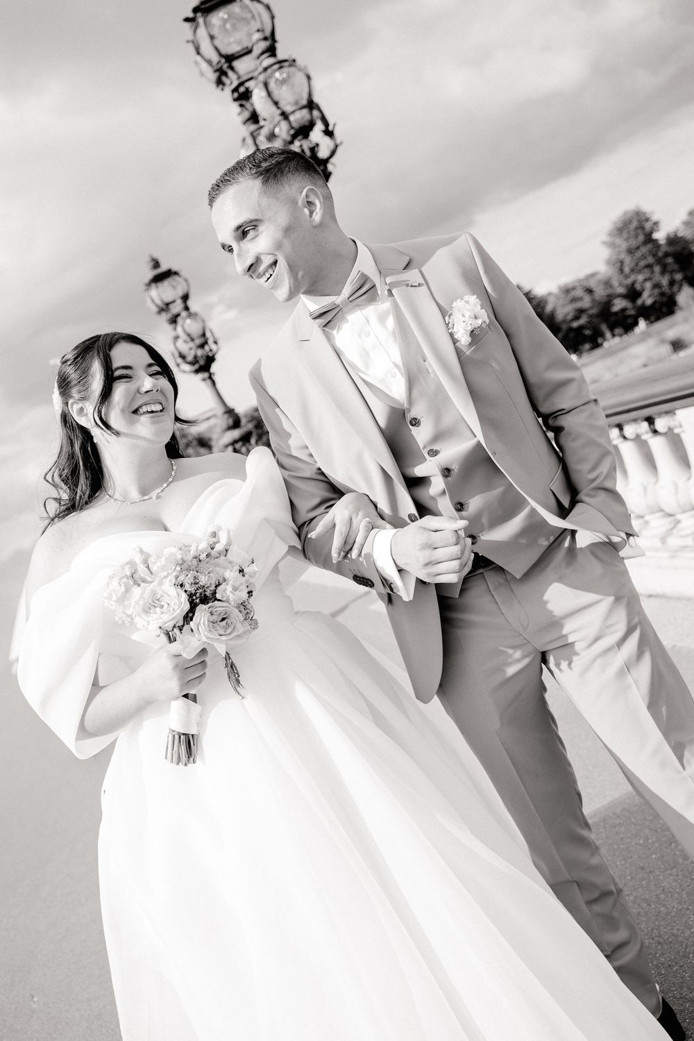 Photographe de mariage yvelines
photographe de mariage poissy 
photographe poissy
créatrice de contenu mariage 
pont Alexandre iii couple