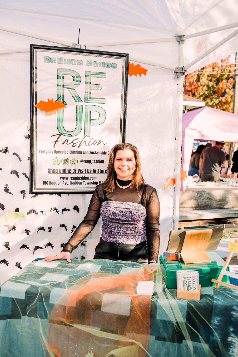 Five sequential images show a farm-fresh market booth setup with 'RE-UP' signage and teal tablecloths at a marketplace.