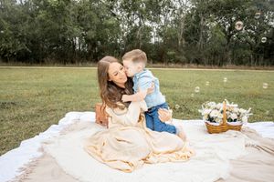 Motherhood portrait session in Spring, Texas