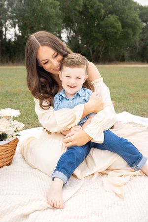 Motherhood portrait session in Spring, Texas
