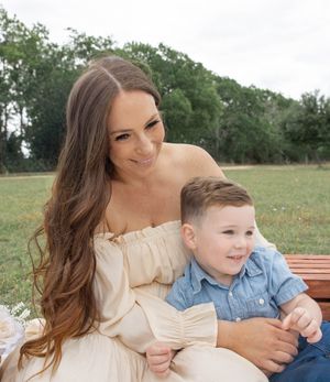 Motherhood portrait session in Spring, Texas