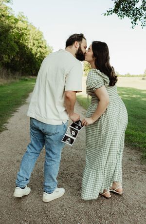 Motherhood portrait session in Spring, Texas