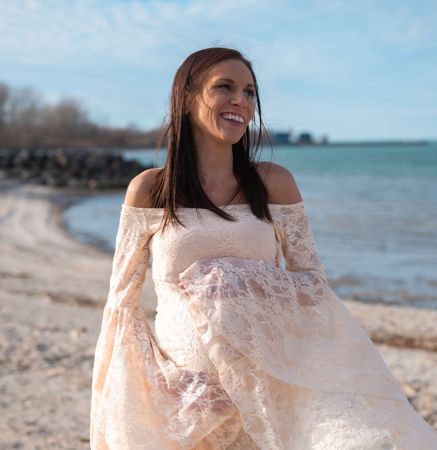 A smiling pregnant mom.