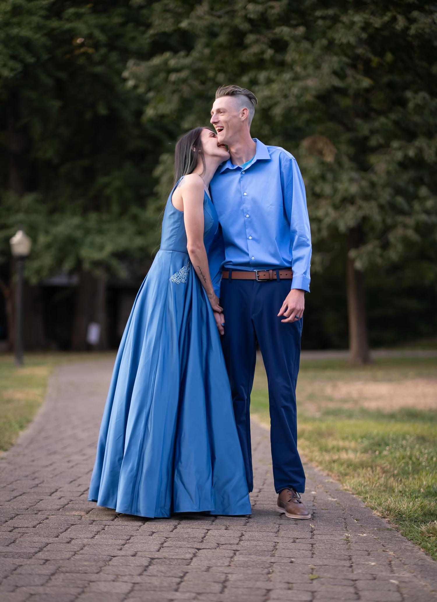 engagement session photo of an outdoor romantic couple