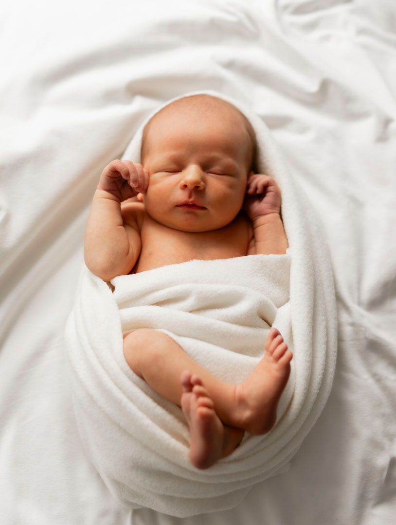 Newborn kuvaus, vastasyntynyt, Jyväskylä ja Muurame, newborn kuvaaja, kapaloitu vauva