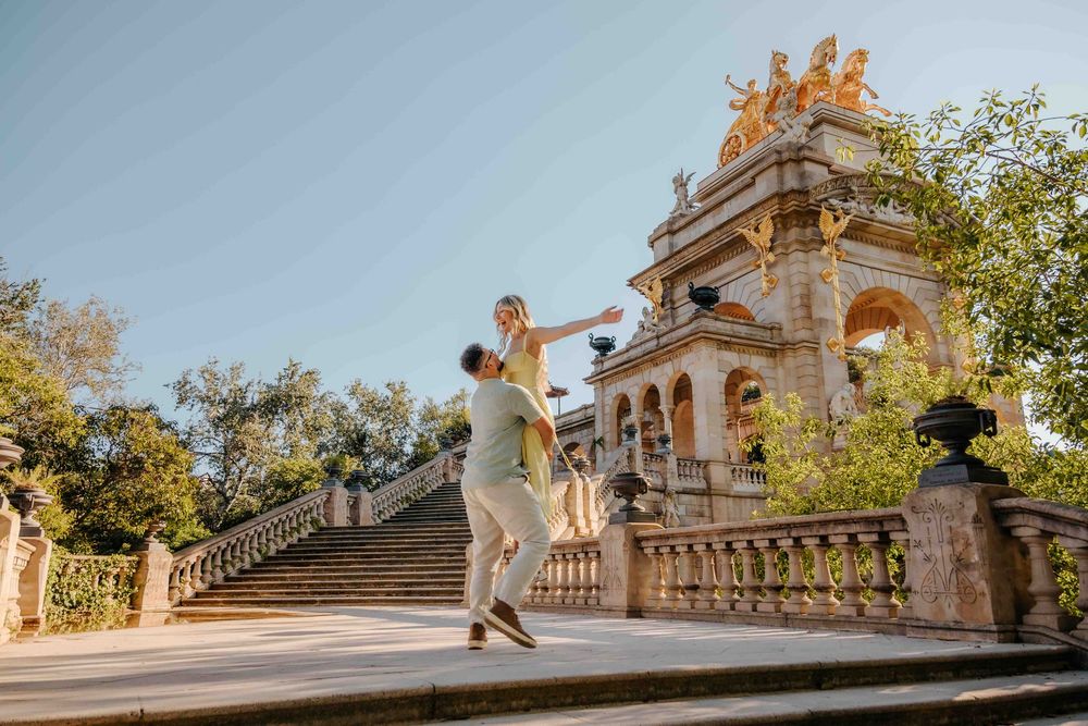 Engagement photos near Casa Vicens