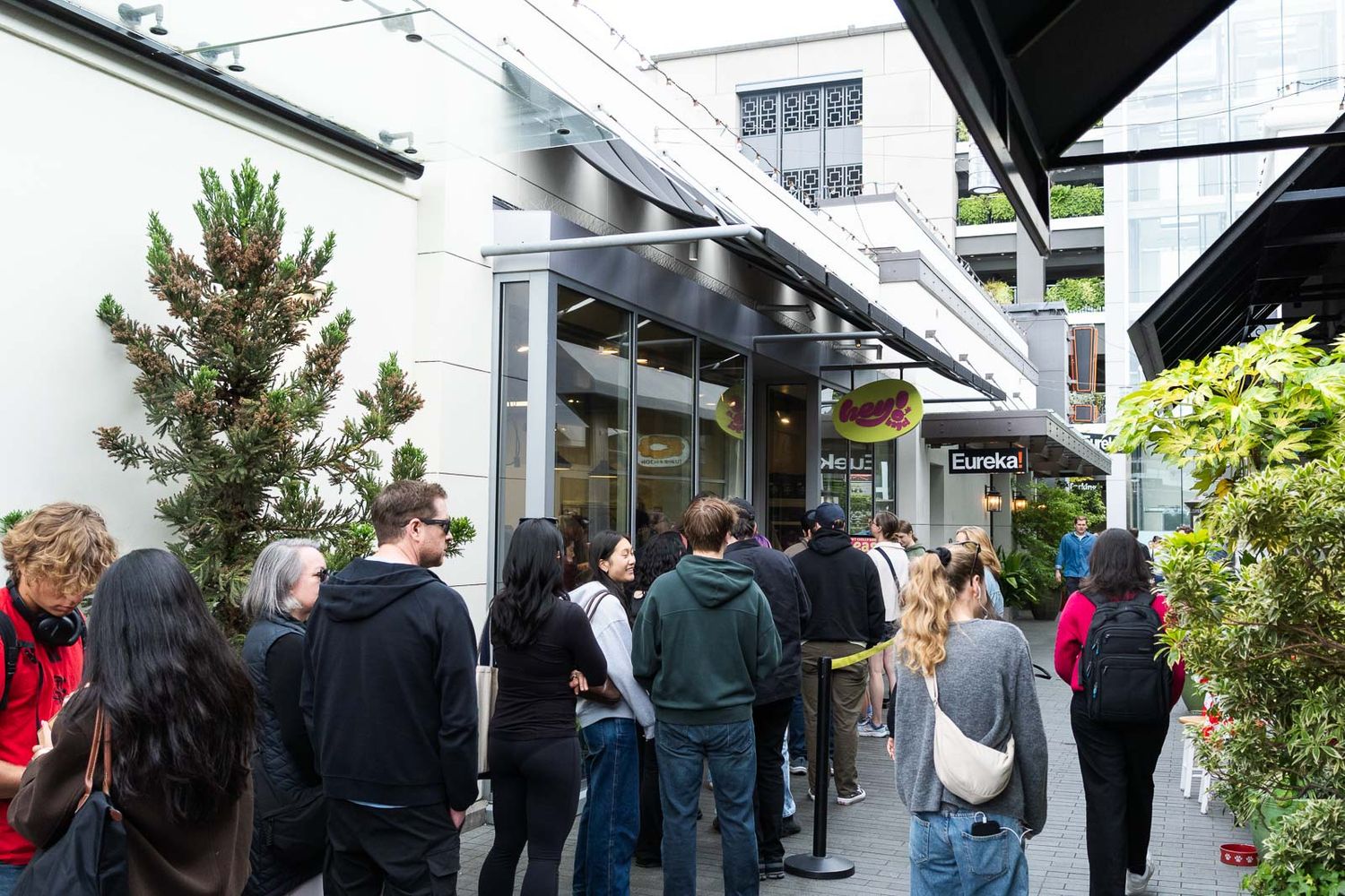 Line for Hey Bagel in Seattle.