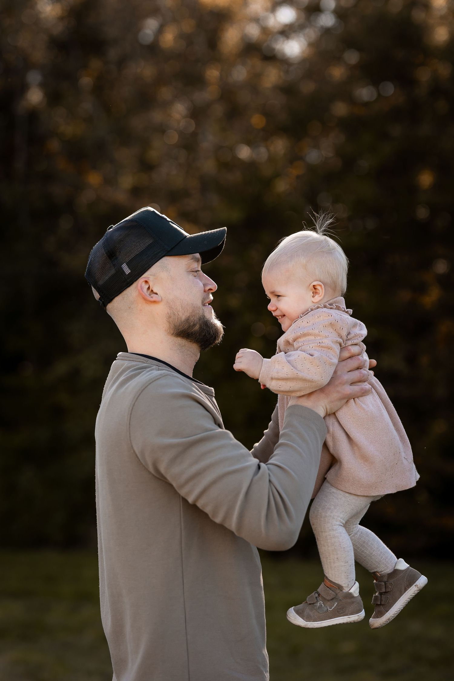 Familie fotografering i Faxe Ladeplads – naturlig familiefotografering i naturen på Sydsjælland