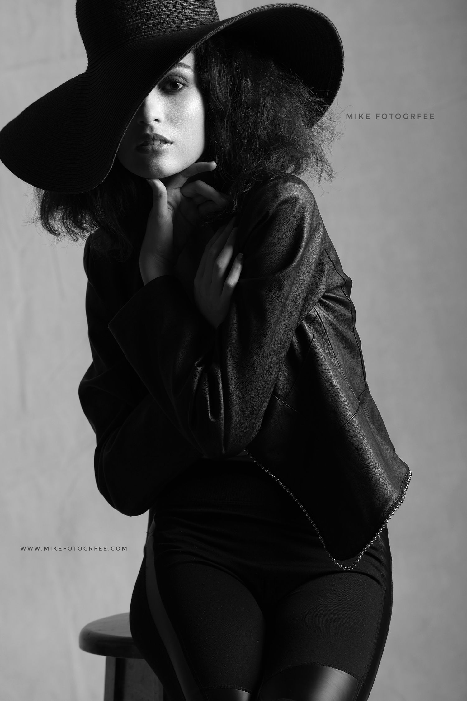 Book your slot for fashion, portfolio, product-ecommerce and creative shoots at aperture7Studios in delhi, NCR kirti nagar