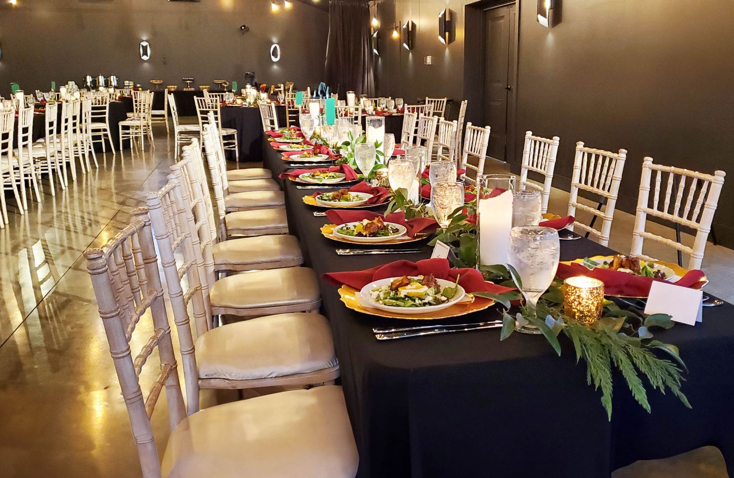 Oak Grove At Jorgensen Farms indoor  wedding reception table
