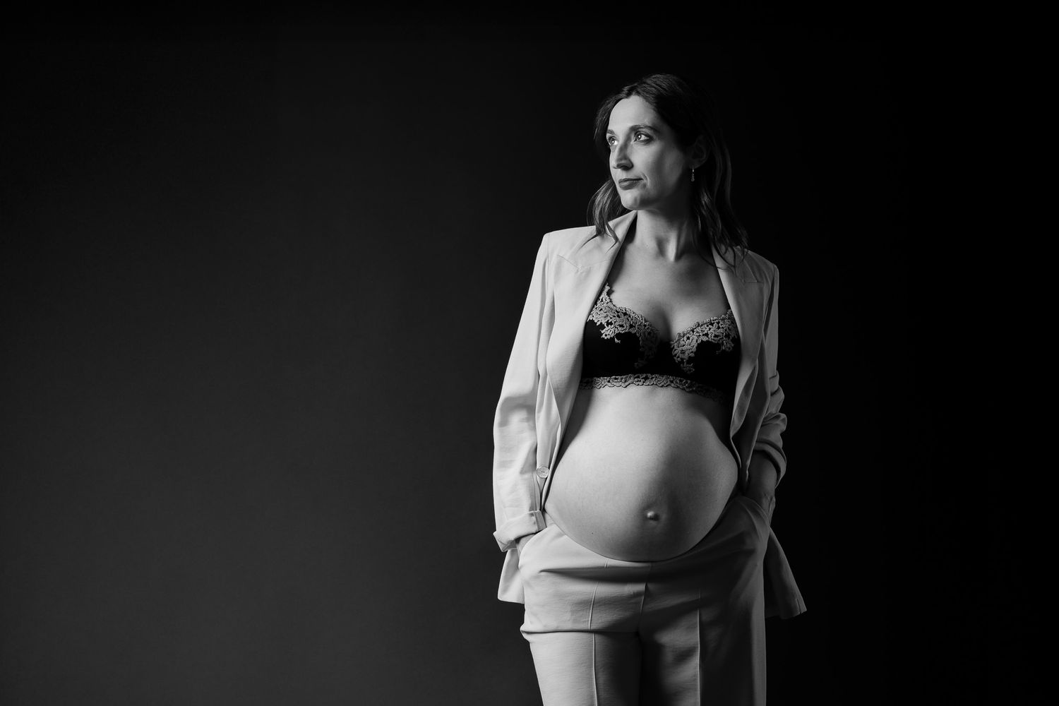 Ritratto gravidanza in bianco e nero realizzato in studio fotografico a Verona, Paolo Castagnedi fotografo