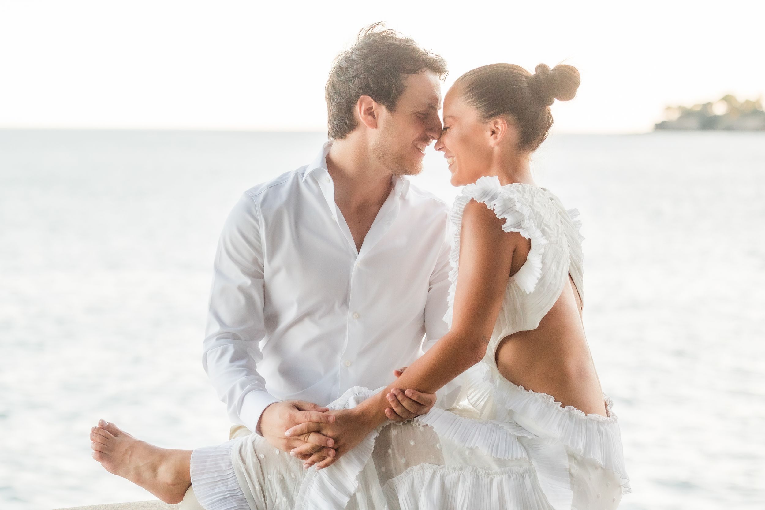 Jas Macca Photographe de mariage lumineux et moderne  Belgique Namur Luxembourg Jeune couple trentenaires session couple Couleurs pastelles