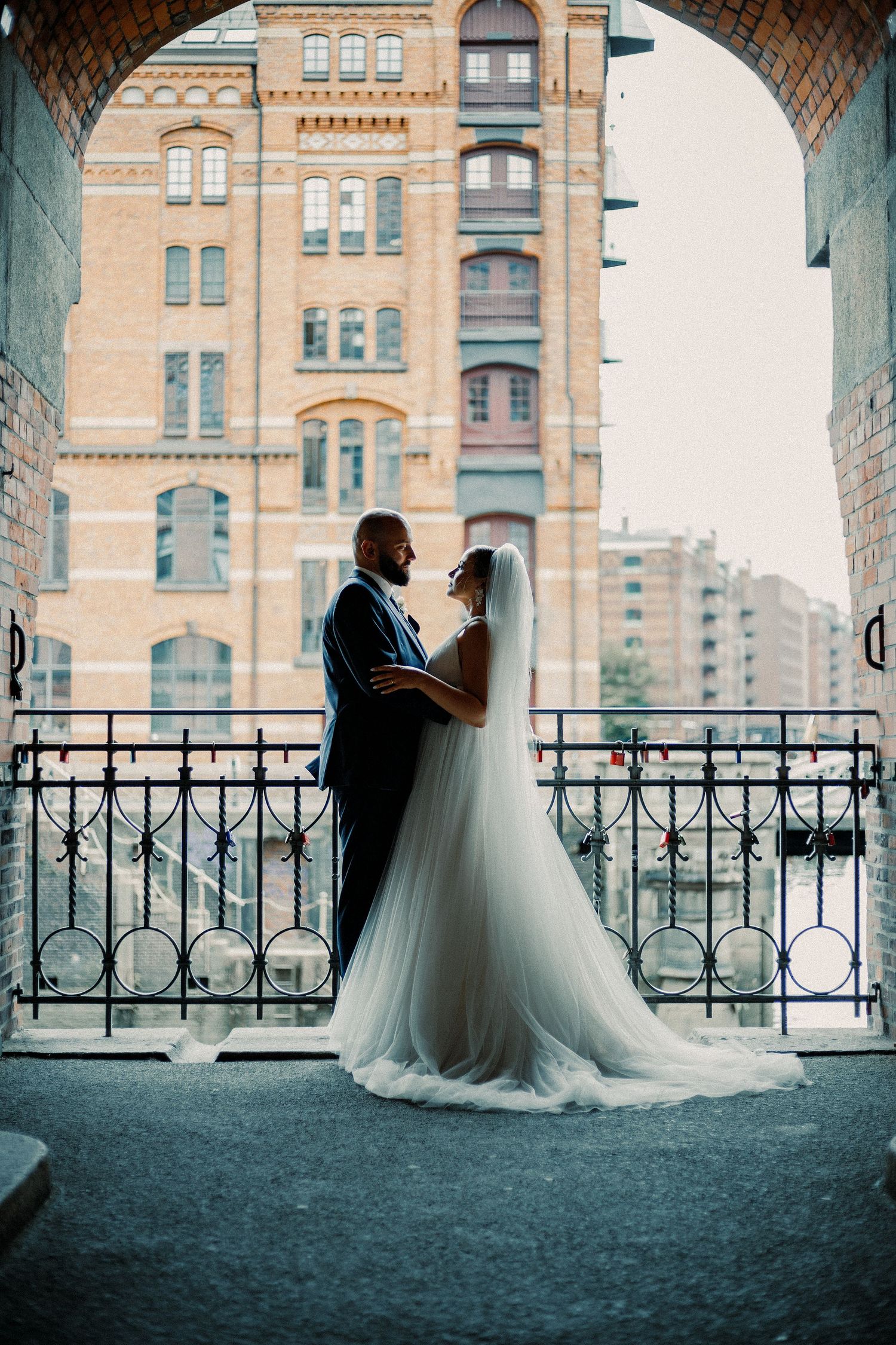 Hochzeitstanz, Brautpaar, Hochzeit, bride, groom, fist dance, first look, love, wedding, elegant , speicherstadt hamburg