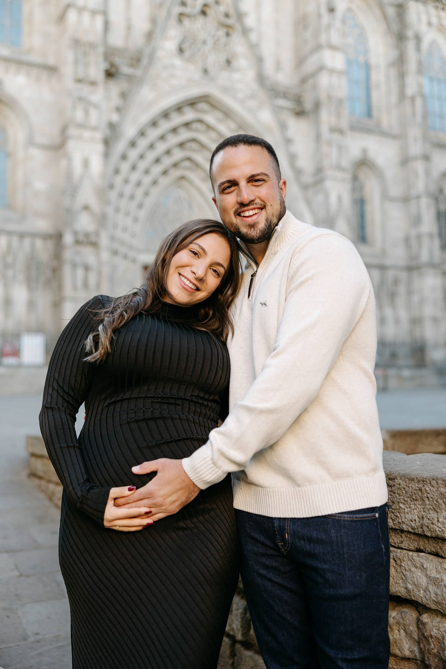 Black and white photo of a couple posing in front of Barcelona Cathedral.