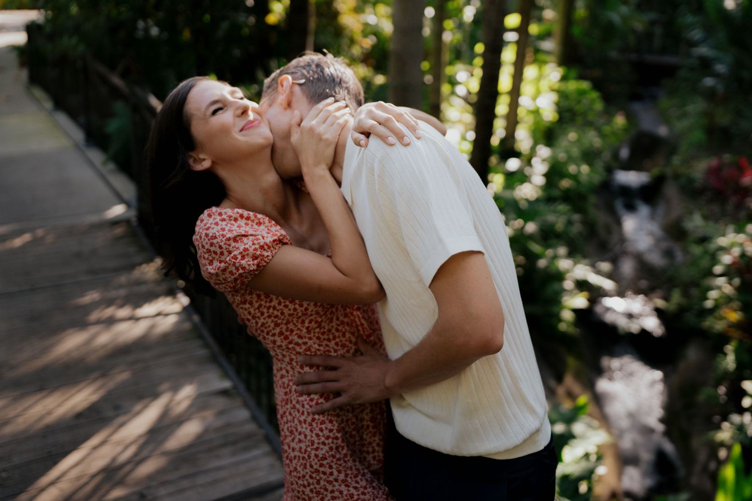 Two romantic figures share an intimate embrace at Leu Gardens in Orlando, Florida