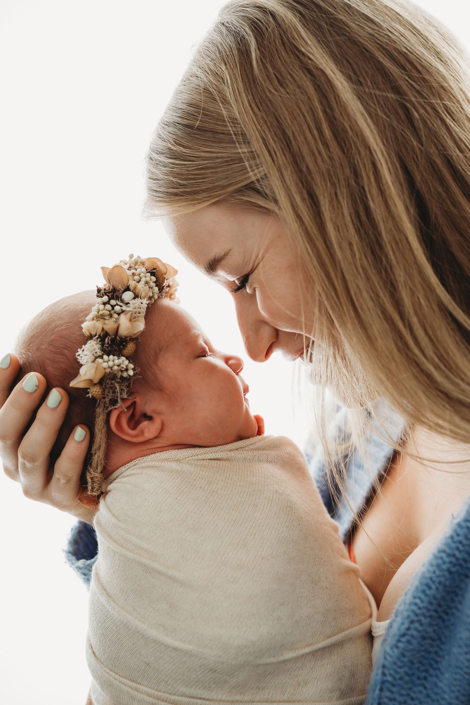 best Nelson photographers, backlit newborn with mama, baby and mum, newborn in headband, wrapped newborn, newborn photographer Nelson