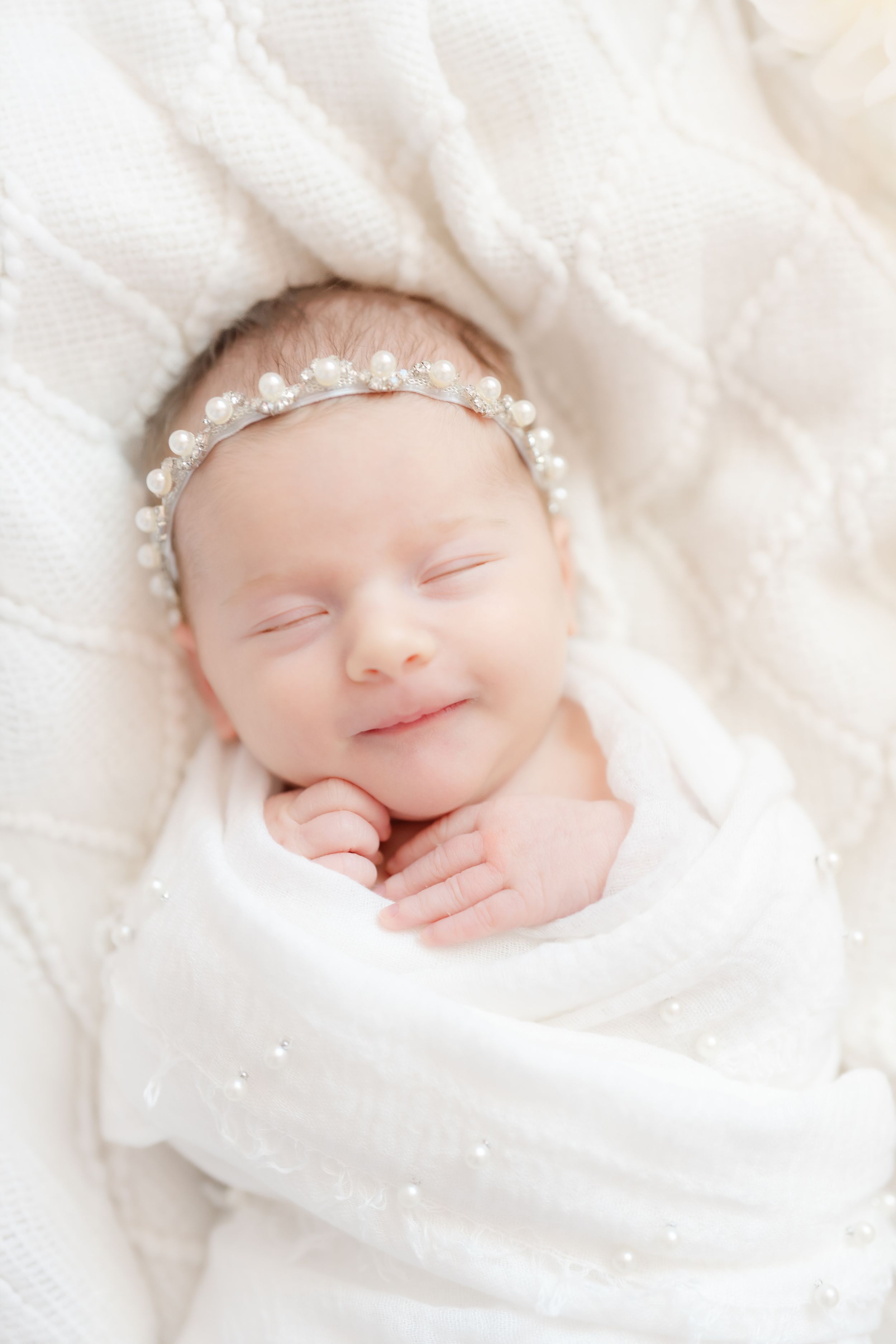 newborn photoshoot done by aleisa Rachelle photography in st. Pete, Tampa, clearwater, baby girl sleeping peacefully